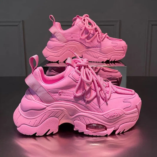 Schöne rosafarbene klobige Damen-Sneaker